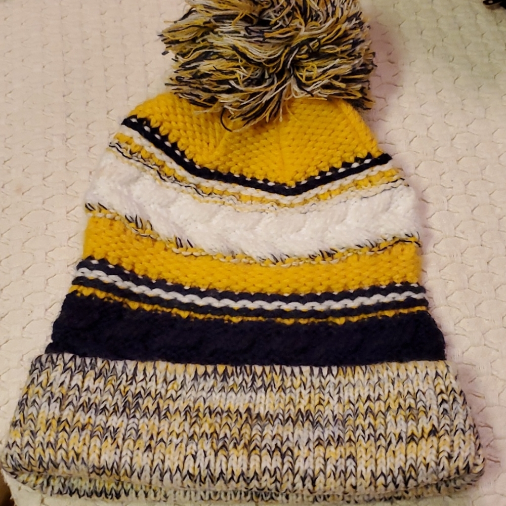 Beanie black and yellow weave